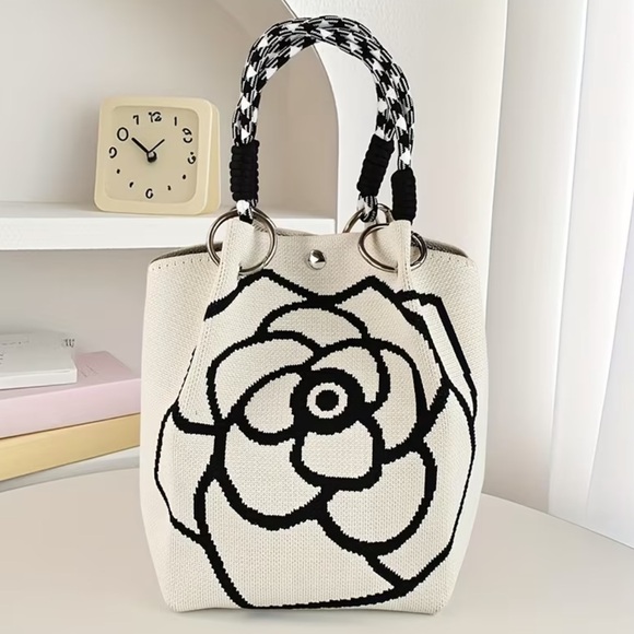Chic White Floral bag have in white and another listing in black - Picture 10 of 10